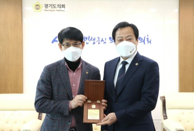 장현국 의장, 1일 ㈔경기도안경사회 감사패 수상